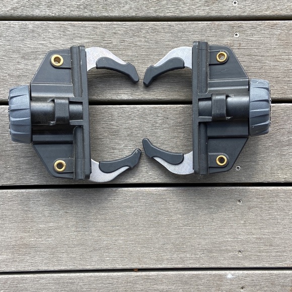 THULE Replacement Fast Grip Clamp for Thule Pulse Rooftop Cargo Boxes - Picture 4 of 4